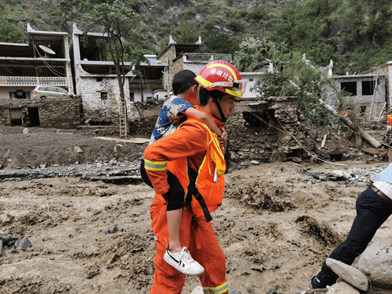 一线|15张照片带你走进抗洪抢险救援一线……