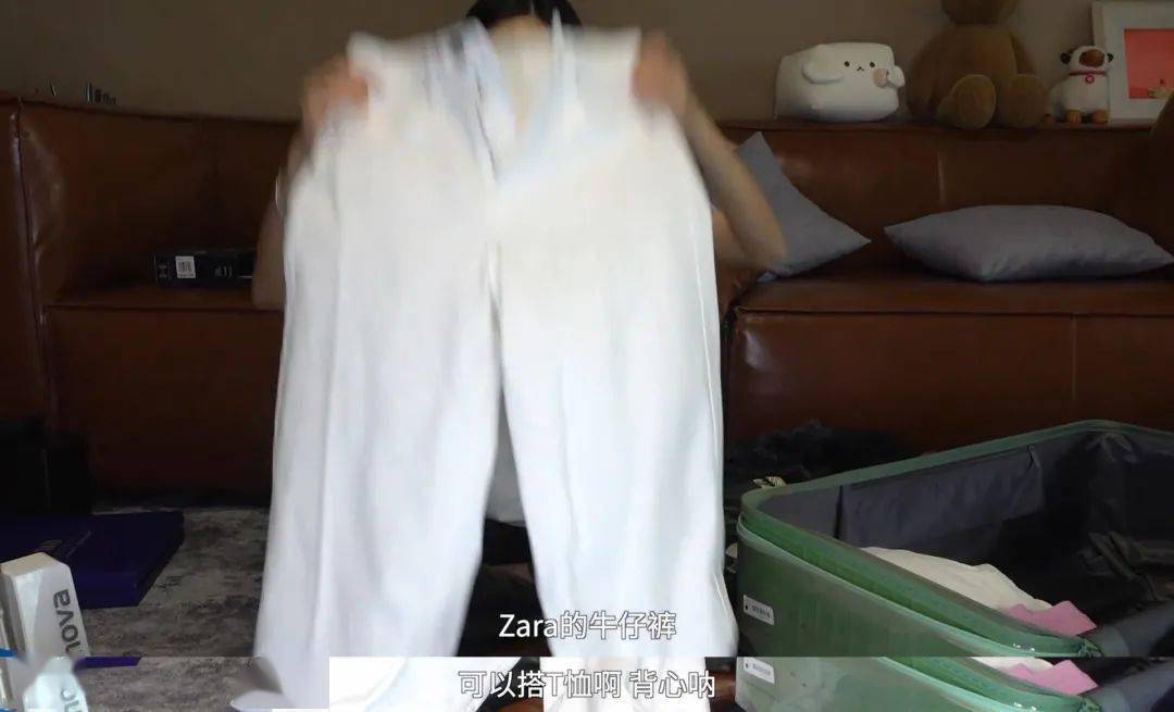 牛仔裤|打败万茜、宁静的王霏霏竟然是个ZARA女孩，想get她的49元同款T！