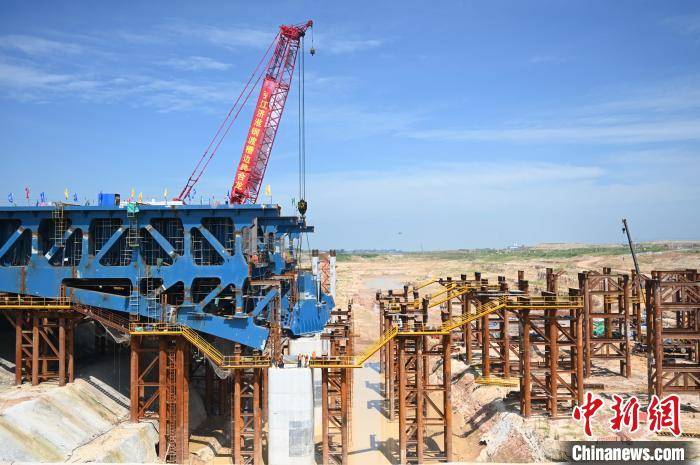 韩苏原|引江济淮工程淠河总干渠钢渡槽边跨合龙