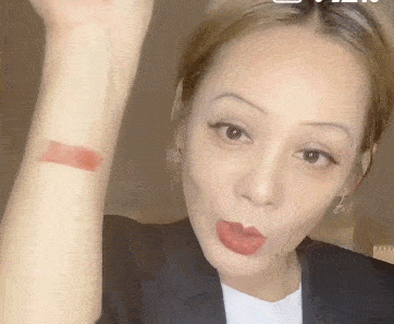 宁静剃掉粗眉变成铅笔眉,原来女生都被韩式平粗眉耽误了颜值 宁静剃掉粗眉变成铅笔眉,原来女生都被韩式平粗眉耽误了颜值