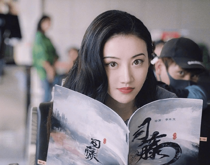 宁静剃掉粗眉变成铅笔眉,原来女生都被韩式平粗眉耽误了颜值 宁静剃掉粗眉变成铅笔眉,原来女生都被韩式平粗眉耽误了颜值