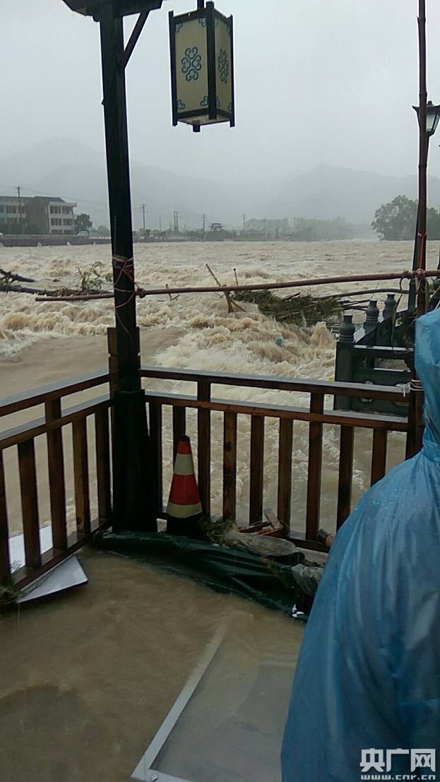 台风“黑格比”在浙江乐清沿海登陆