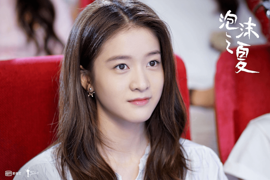 争议|观众缘 | 外貌讨喜，性格劝退？「努力有野心」的蓝盈莹，为什么还是备受争议？