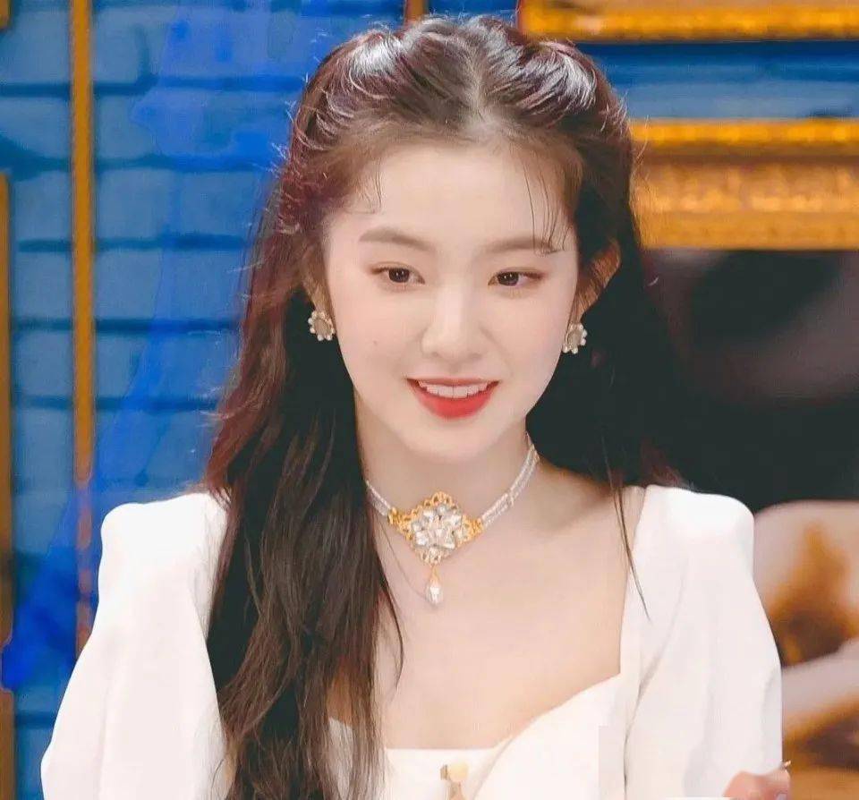 眼影|新趋势的“好感妆”怎么画？Jennie：我来教你！