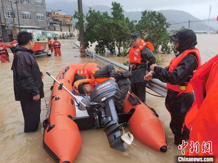 救援|“黑格比”致浙江温州多地受灾 武警力量集结驰援