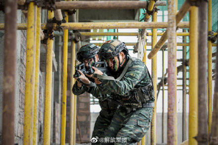 梁峰|兵哥的飞檐走壁，地球引力又解释不清楚了