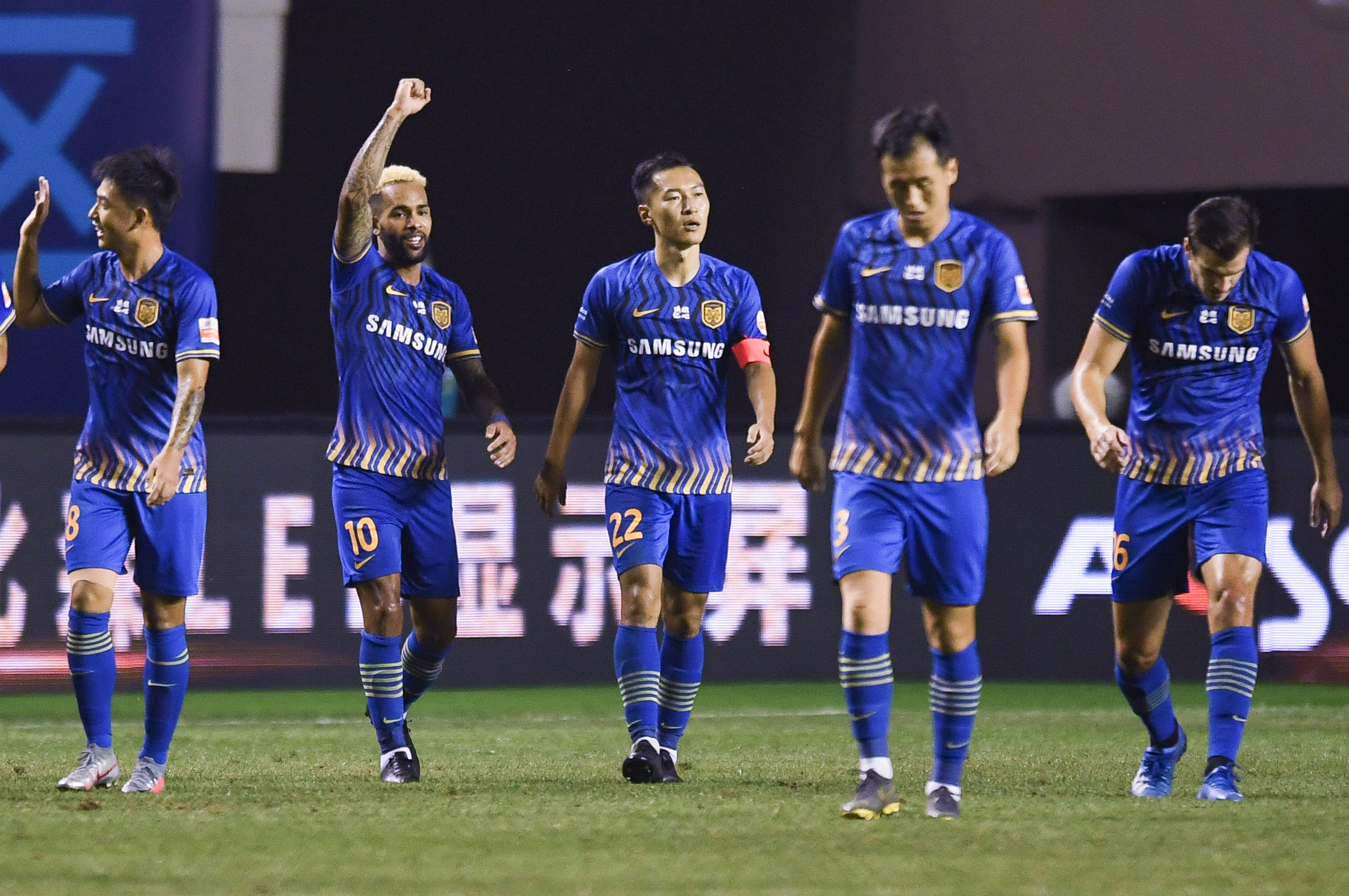 大连人|足球——中超：江苏苏宁易购胜大连人