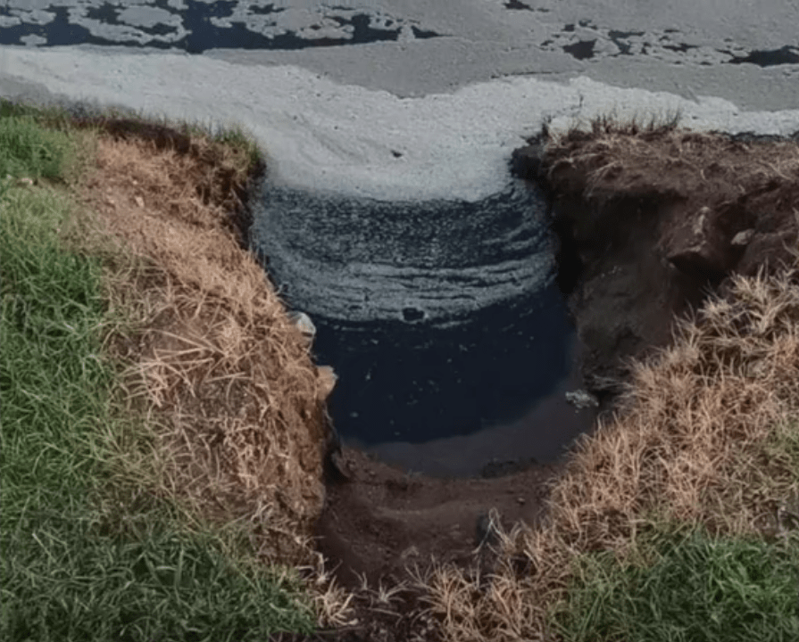 大车|内蒙古四子王旗疑似多辆大车深夜污染河道，当地多部门联合排查