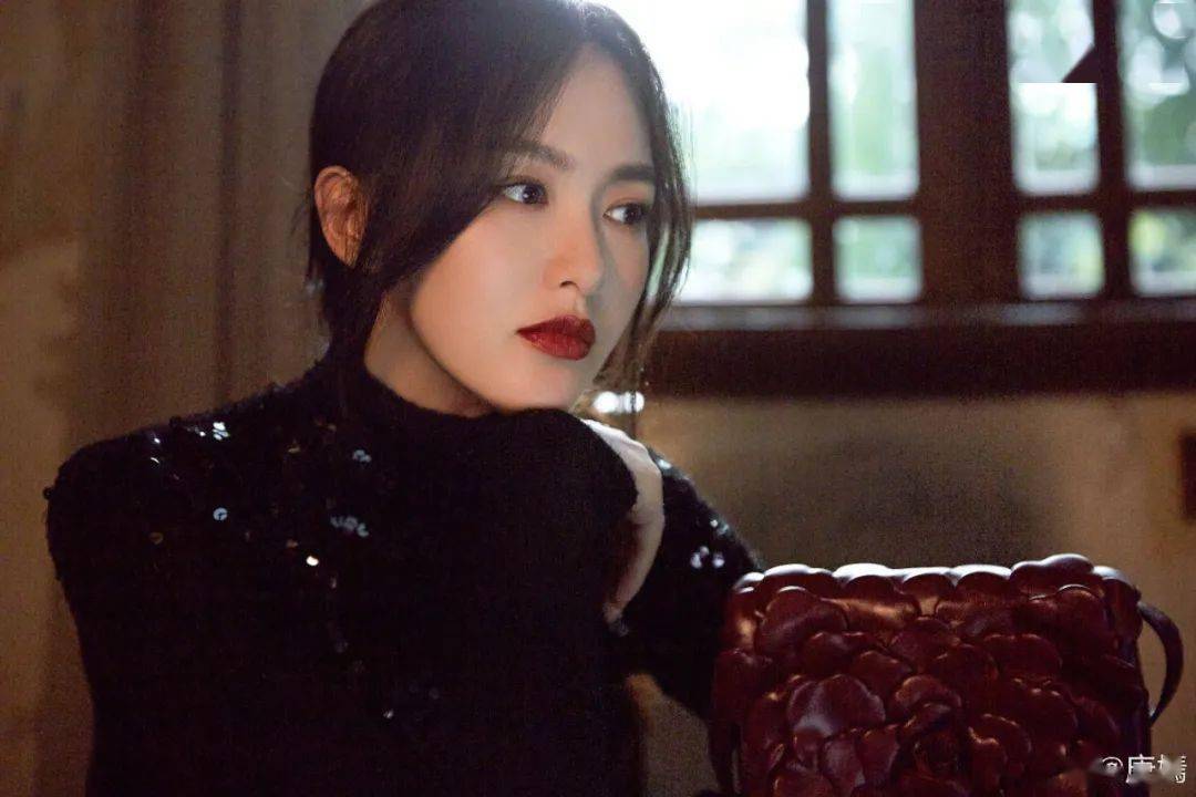 睫毛|从甜度爆表到复古明艳,产后首亮相的她惊艳全场!