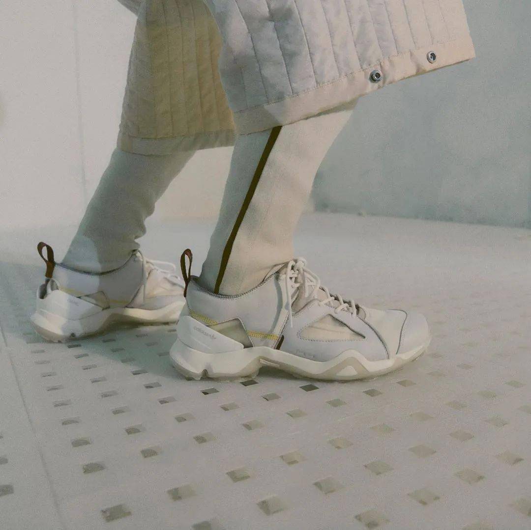 Movies|Daniel Arsham 联合 PORSCHE 推出联名胶囊系列