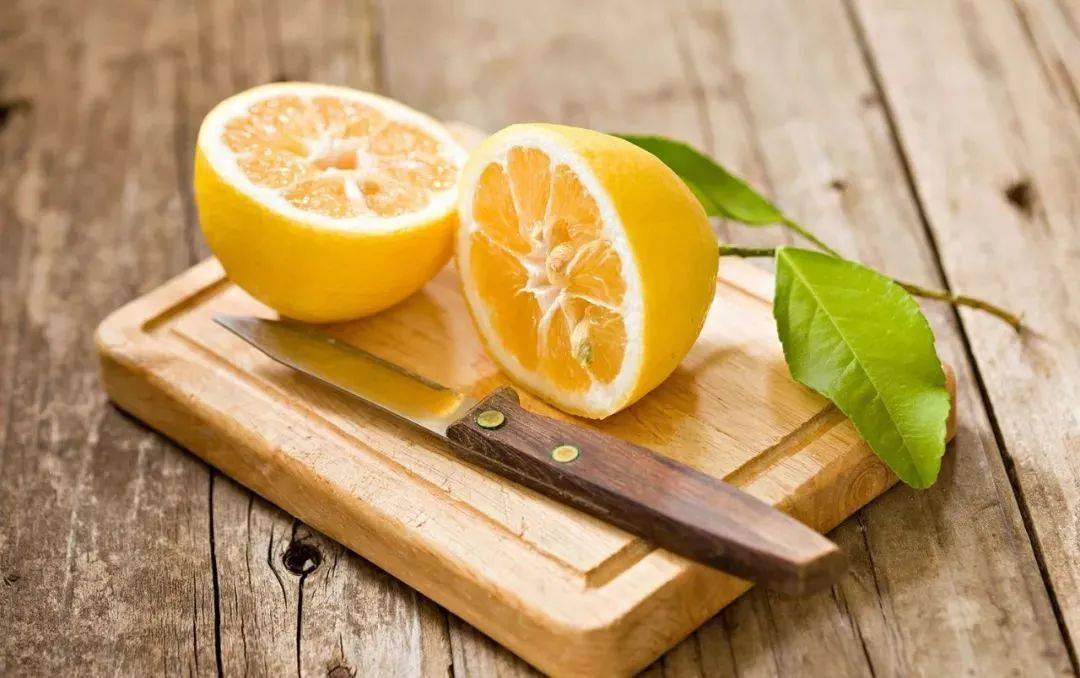 柠檬|「加大码」卫诗宣传新歌,全网惊叹:身形比得上张惠妹?!