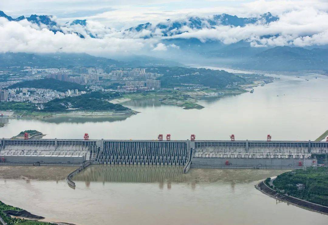 在湖北省宜昌市拍摄的三峡工程全景.郑家裕摄(人民视觉)