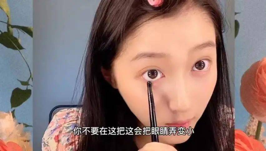 关晓彤|年年都是18岁,画个“四分之三减龄妆”就好了~