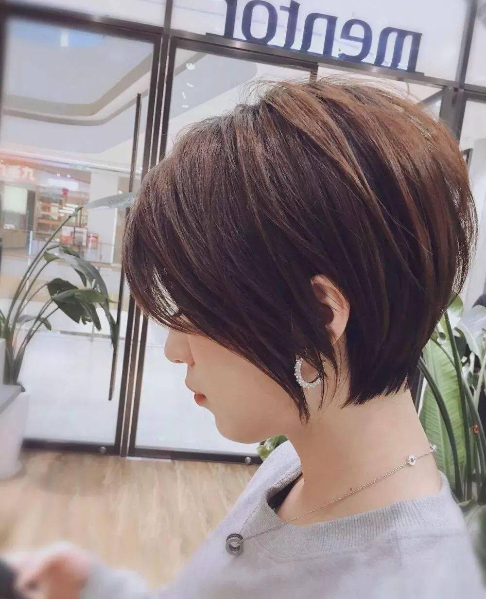 太阳成集团tyc|
2020盛行“5星好评”短发(图10)