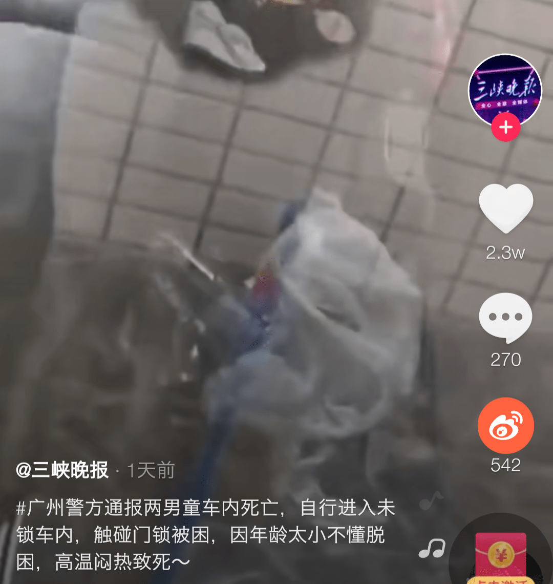 危车|婴儿车秒变「危车」！推婴儿车时的这个动作，差点害死宝宝！一个举动