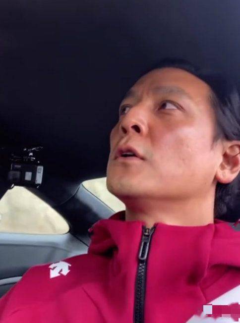 吴彦祖|45岁吴彦祖近照,发际线后移明显,暴露秃顶危机,神似苏大强