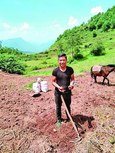 吉克古日|逆风飞翔的学霸吉克古日：15岁上学，拼了才行