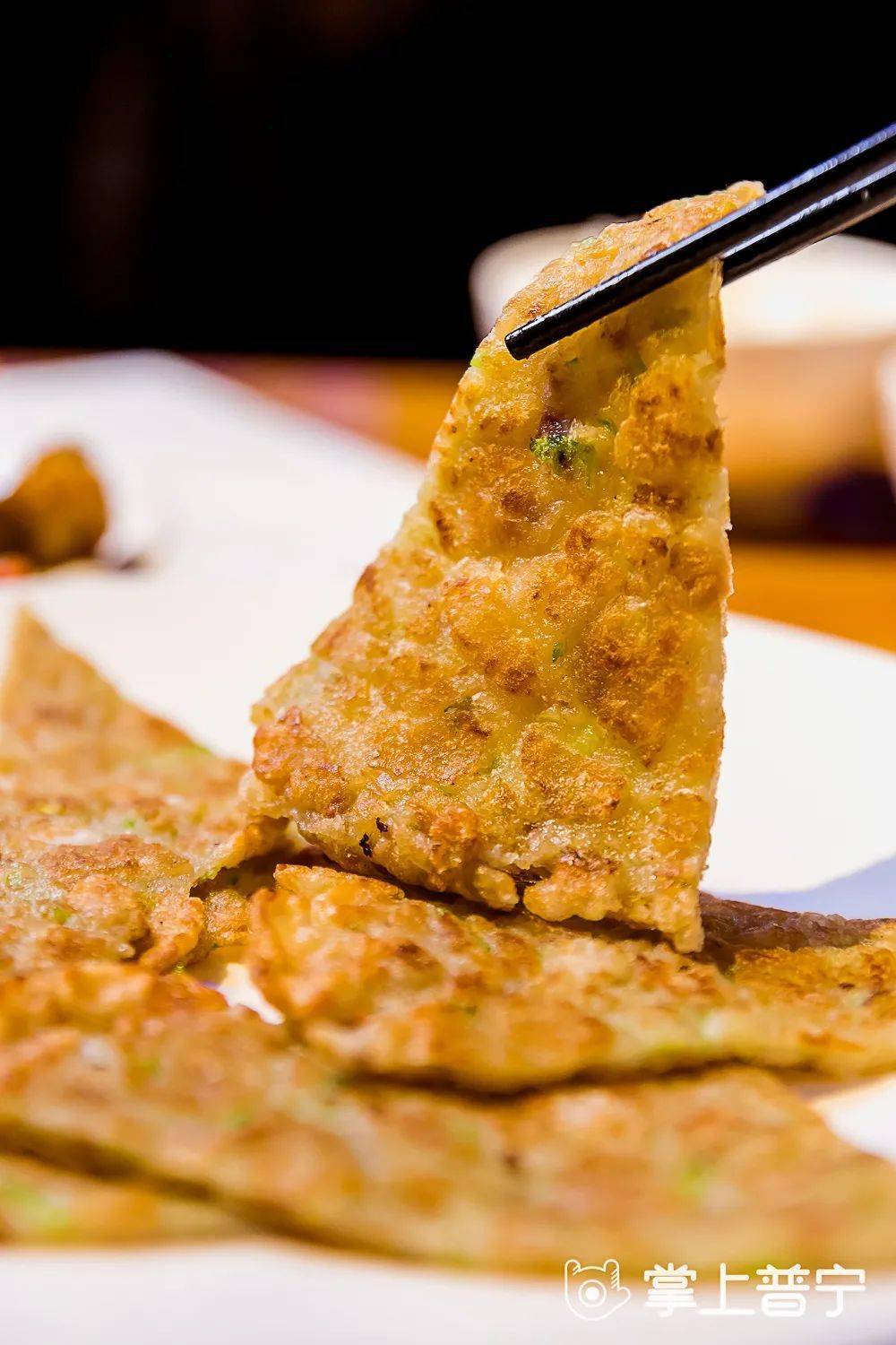 当季限定的潮汕手瓜烙,爽口鲜甜,入口软糯的内馅不时爆出清香润嫩的