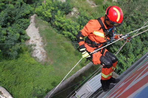 泄漏|甘肃陇南：举行2020年地震灾害应急救援综合演练