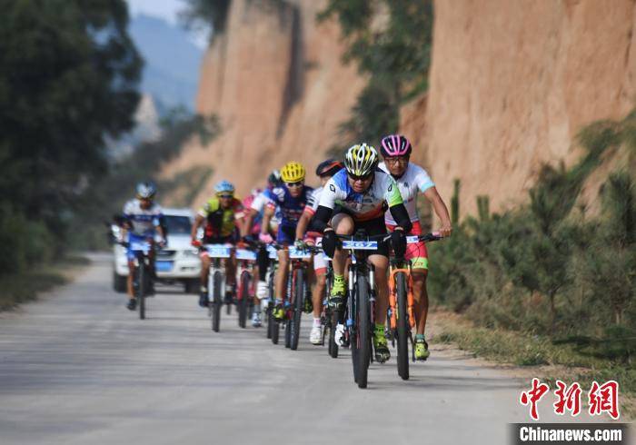 穿越|甘肃启动“骑游”四郡两关：自行车手6天穿越千里河西走廊