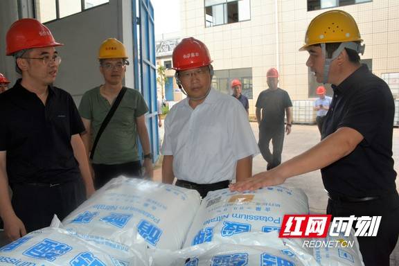 企业|湖南省应急管理厅突击检查危险化学品烟花爆竹企业