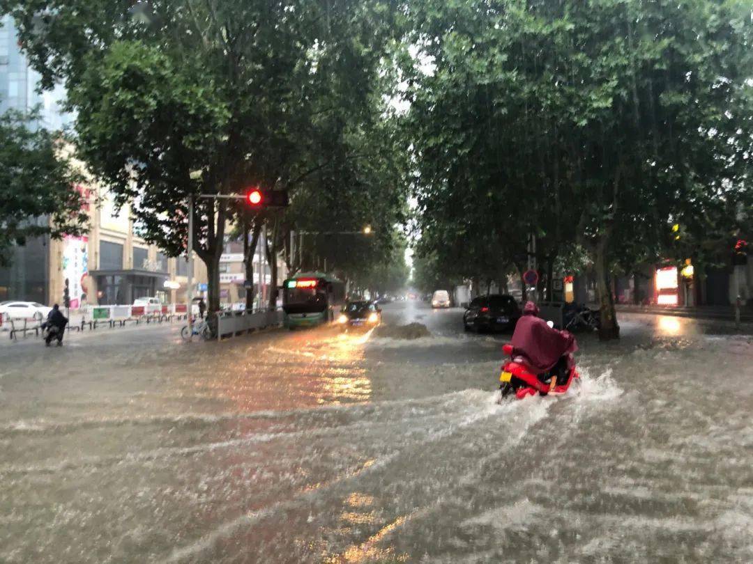 郑州市气象台继续发布暴雨橙色预警