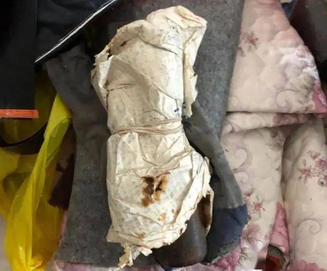 父亲|吓破胆！男子整理父亲遗物竟翻出两枚手榴弹