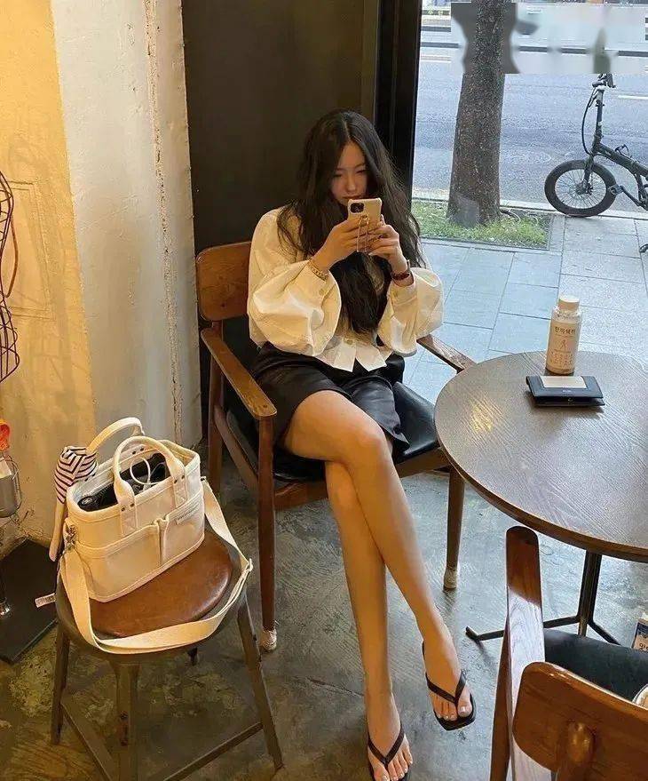 包包|谁说背帆布包的王漫妮，只配给太太圈端茶送水？