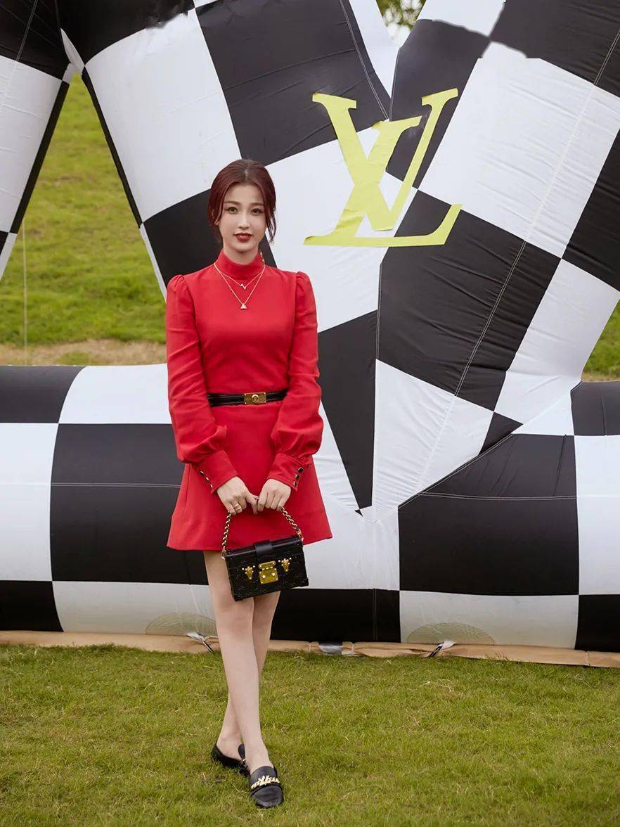 Louis|被Louis Vuitton秀上的吴亦凡感动了,周冬雨改行当店员了?【每周时报】