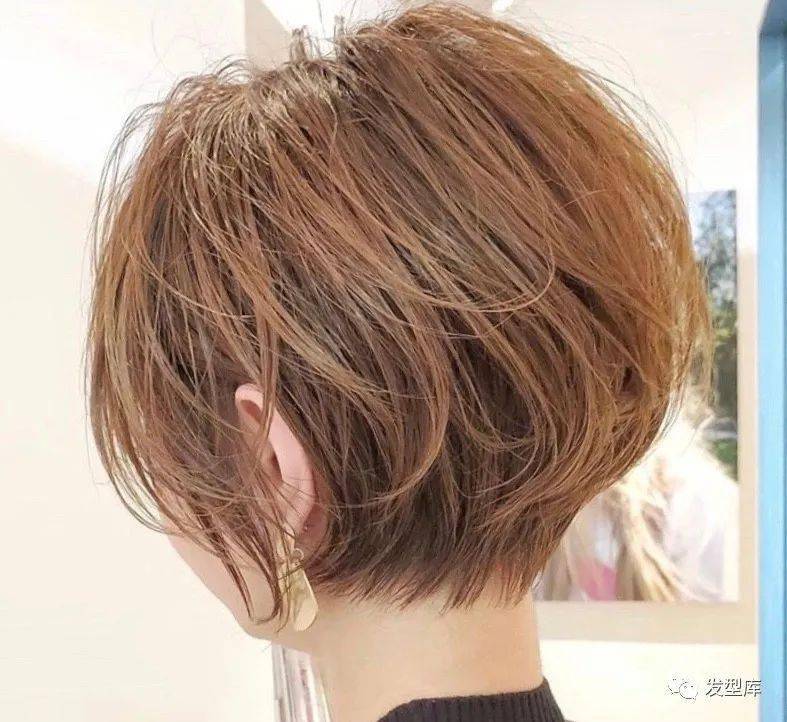 如何将头发吹蓬松有型 4cf045b627224eaca56ca31172dac9da.jpeg