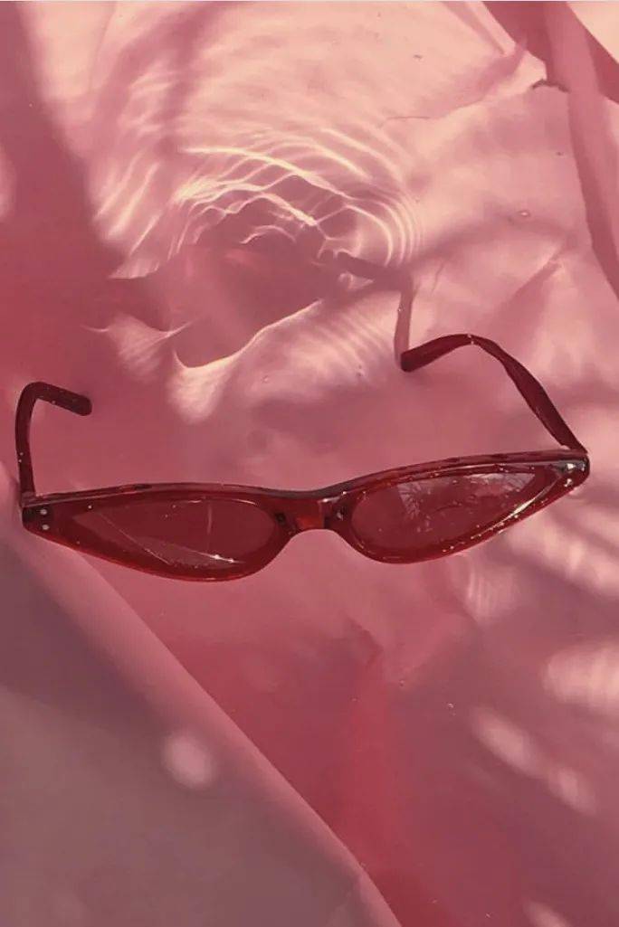 时装|想做不撞衫大赛的冠军，你还缺一件格鲁吉亚的时装