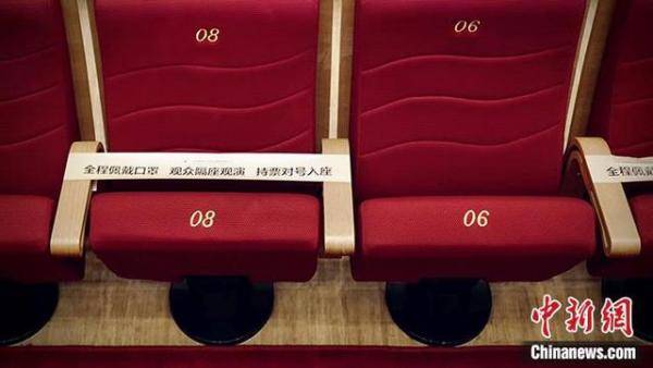 演出|戏剧人这半年：演员转行卖保险 有人复工后大哭