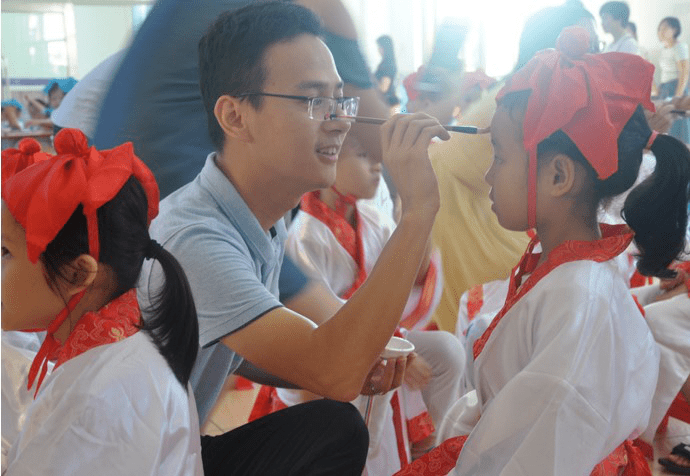 紫茶|里村小学焕“新”，访谈紫茶教育集团里新小学校长万川
