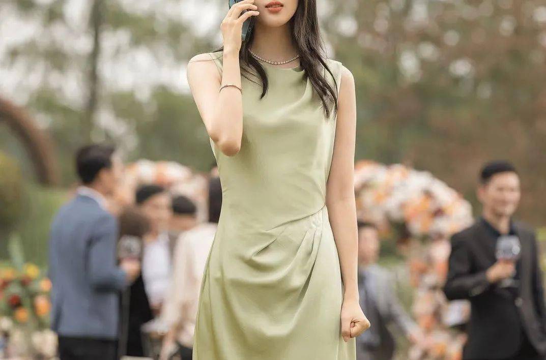 真丝|《三十而已》的顾佳，穿搭绝了！