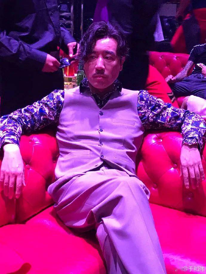 "刘皇叔"蹦迪火爆全网,一张49岁健身照让他锋芒毕露!