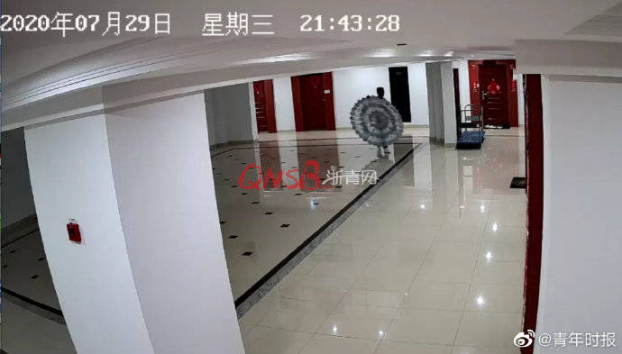 刘女士|杭州一房屋中介员工半夜收到花圈被吓得不轻…竟是刚认识的女子雇人送的