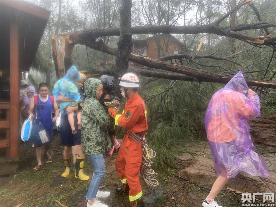 台风“米克拉”在福建漳浦登陆 漳州消防全力迎战紧急救援被困人员