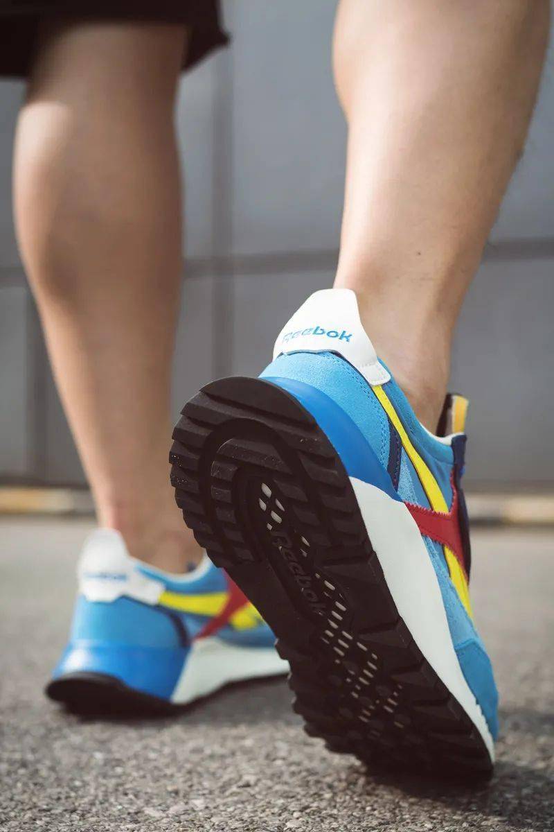 天蓝色|你最爱的复古鞋又有脚感升级！现在穿刚刚好！