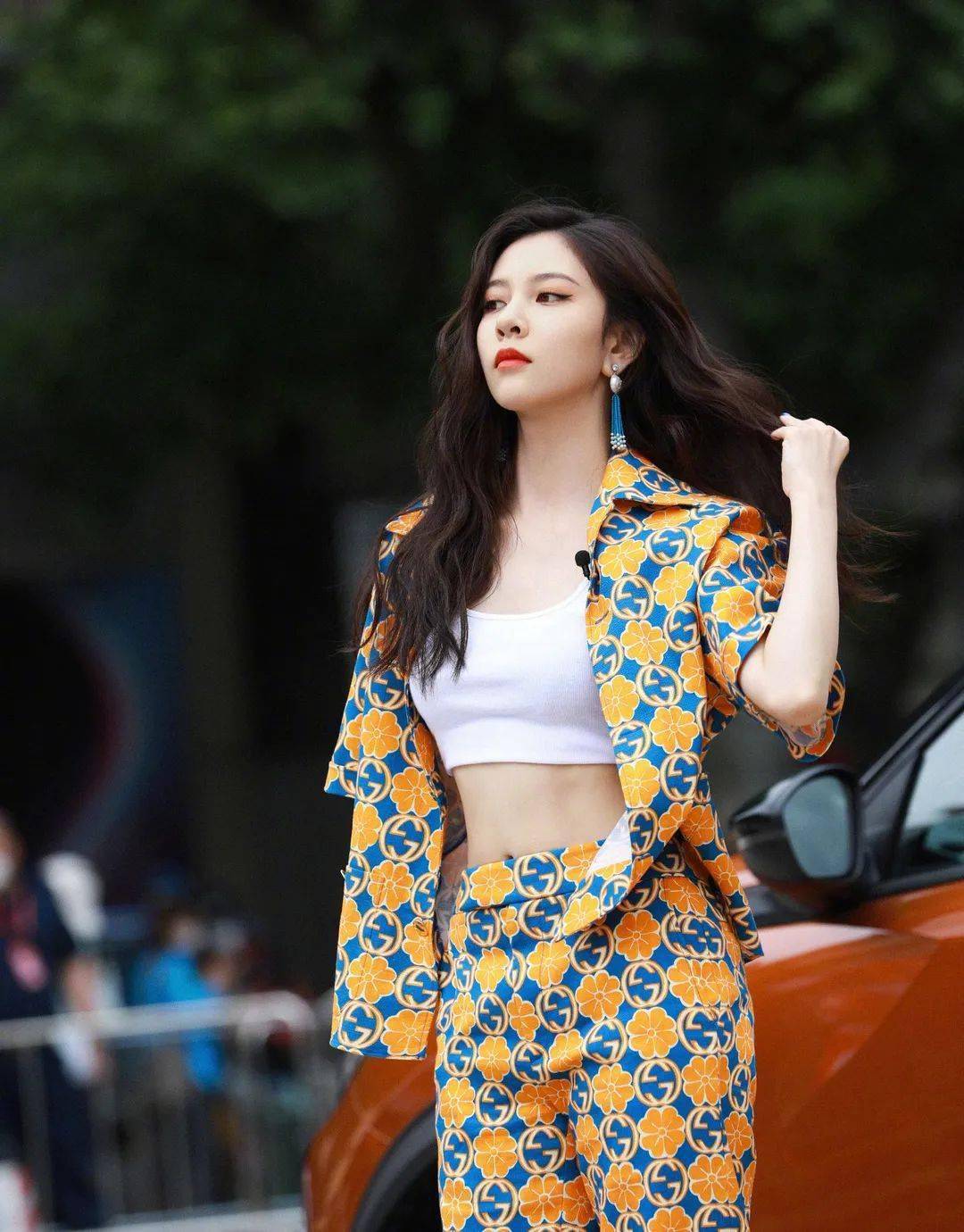 老爹|老爹衬衫递来一个眼神,小周和cc就懂了!