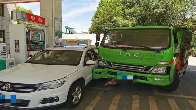 处理|事故后接20多个修理厂电话，司机纳闷：手机号是怎么泄露的