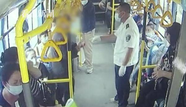 徐彬|男子缠“渗血”纱布乞讨 公交司机一声吼当场拆穿