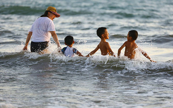 海南|跨省游首月动态：亲子游火爆，海南三亚稳居热门目的地榜首