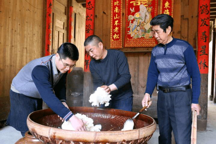 陈官|走进传统古村落 访福建屏南龙潭里，闽派红粬黄酒传统酿造技艺传承人陈官唱