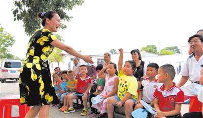 社区|别样暑假快乐依旧（图）