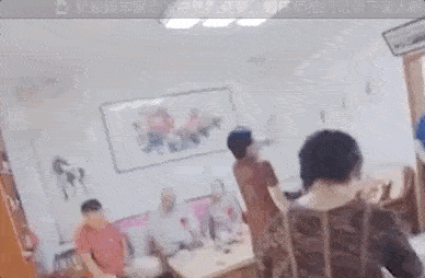 婚礼|新娘刚被接走，婚礼摄影师记录下娘家人真实一幕……