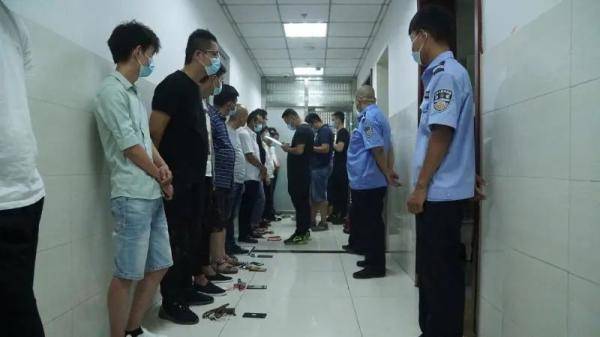 金属龙|北京警方在一高档酒店内，成功“解救”40名老人！家有老人的要特别注意！