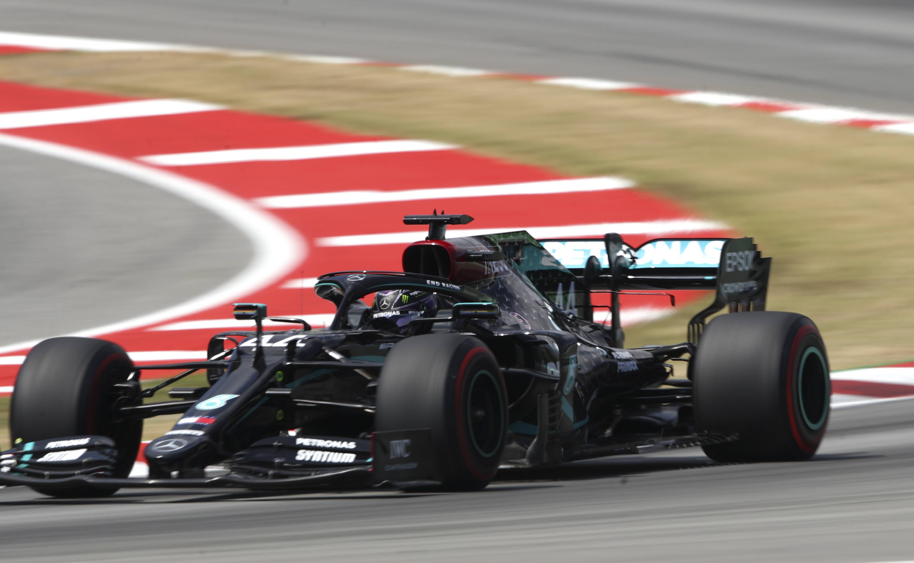 亚赛道举行的2020赛季世界一级方程式锦标赛(f1)西班牙大奖赛排位赛中