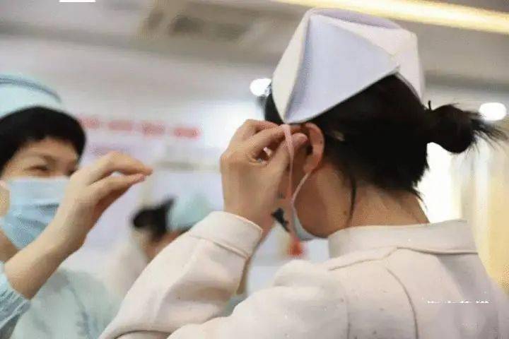 服装|护士换上“秀场款”护士服，太漂亮了