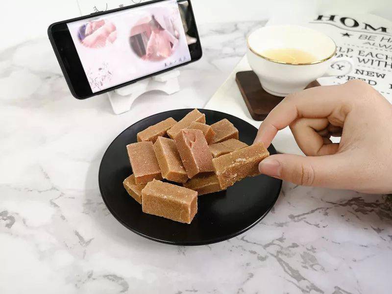 老少|零添加，酸甜适口，全家老少都爱吃的美味零食！天然山楂怡块