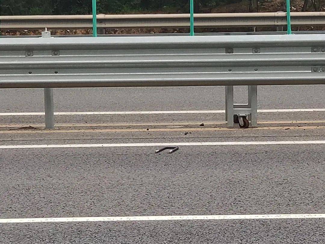 车辆|看把这车砸的！背后竟然牵出这件事...